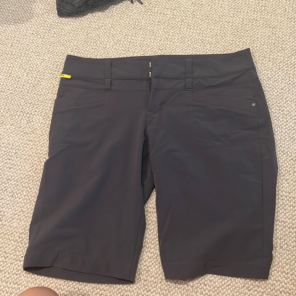 Lole knee length shorts size four.